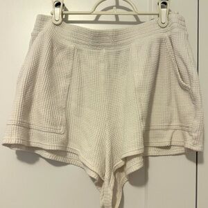 Aerie Offline White Waffle Shorts Size Medium Women’s